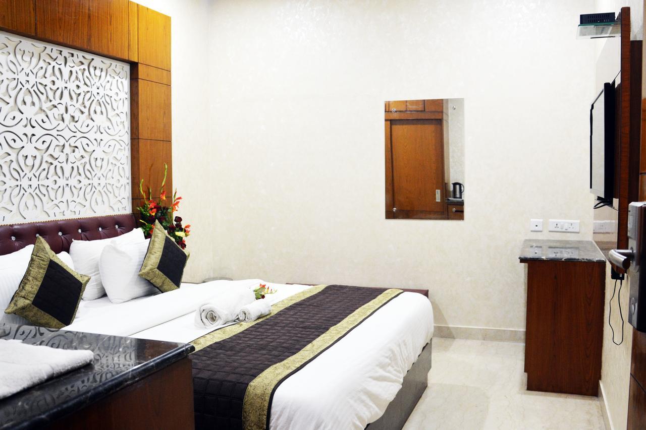 Trinity Corporate Udyog Vihar Hotel Gurgaon Exterior photo