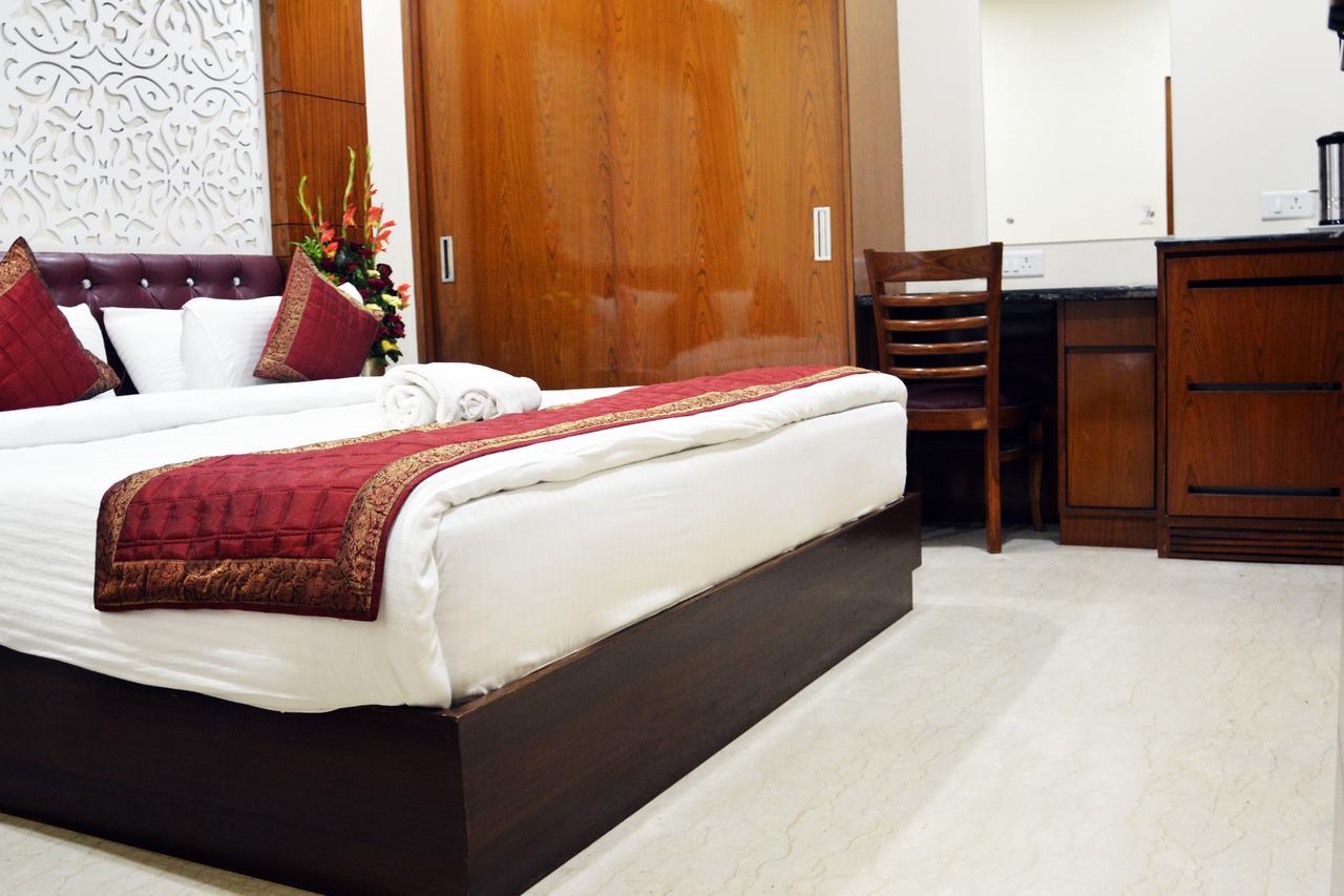 Trinity Corporate Udyog Vihar Hotel Gurgaon Exterior photo