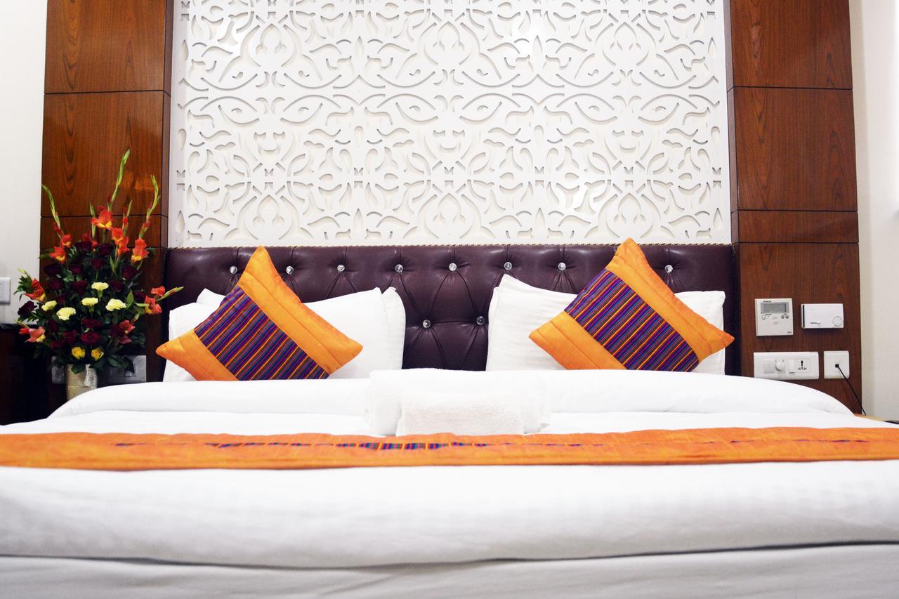 Trinity Corporate Udyog Vihar Hotel Gurgaon Exterior photo