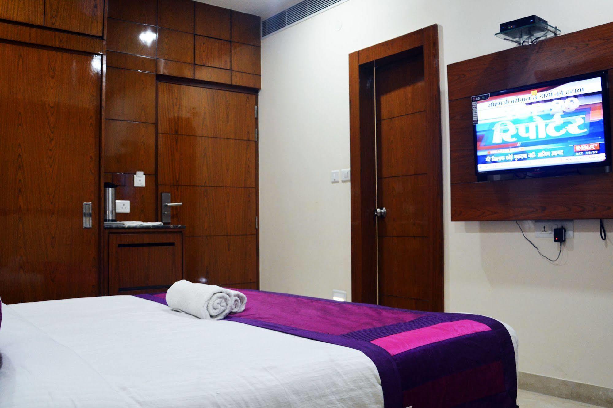Trinity Corporate Udyog Vihar Hotel Gurgaon Exterior photo