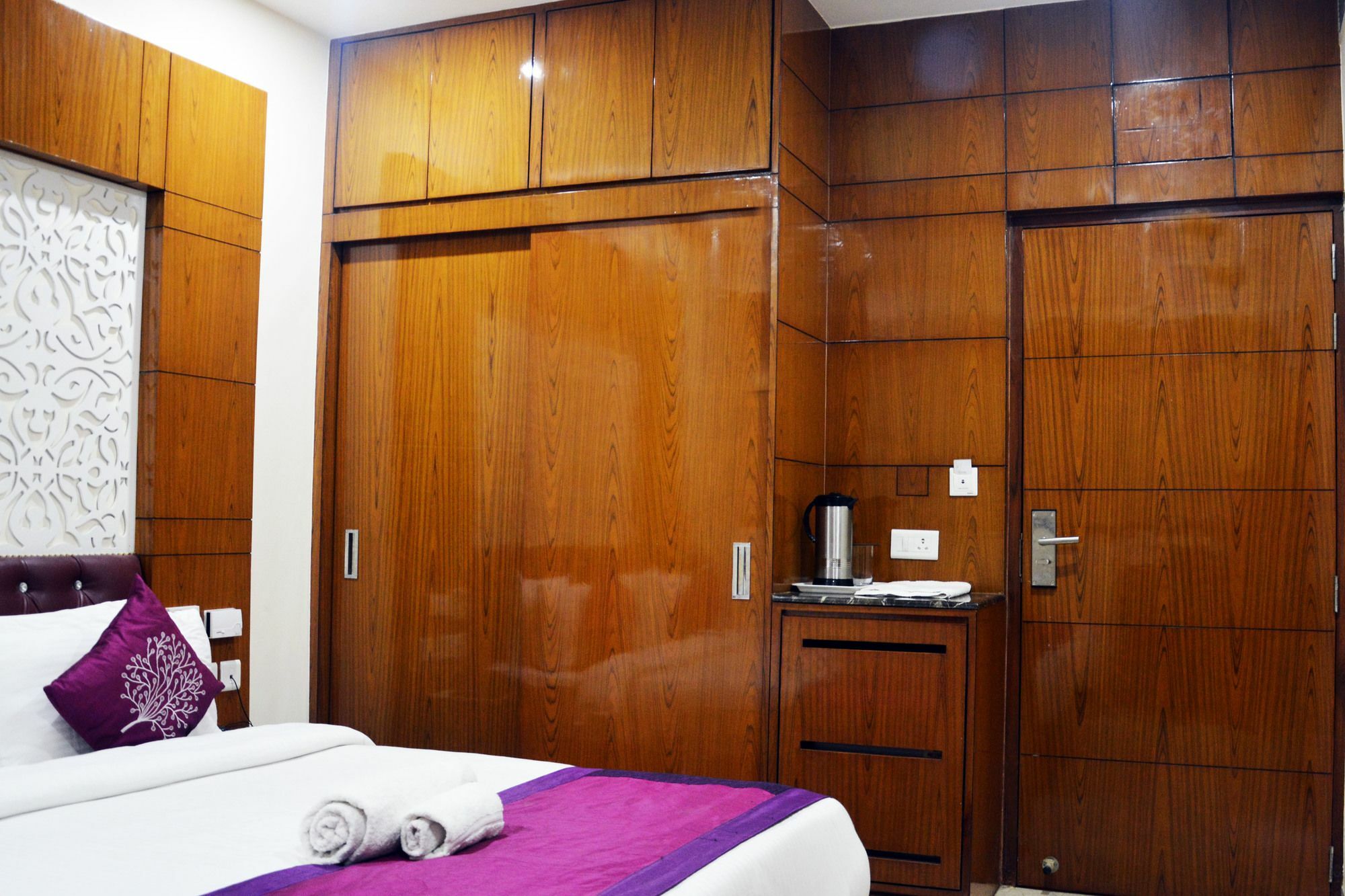 Trinity Corporate Udyog Vihar Hotel Gurgaon Exterior photo